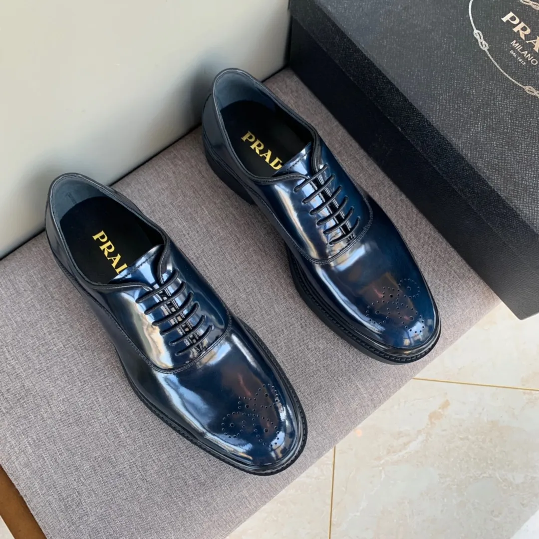 Men's shoes 💰860 💰Best recommendation✨PRADA Prada's top purchasing quality Imported color-brushed edge beads on the uppers Carved toe design Cowhide lining Private molded TPU outsole Non-slip, wear-resistant and elastic Fashionable and versatile Blue 39-44 in stock (38, 45 customized for replacement, return and exchange)